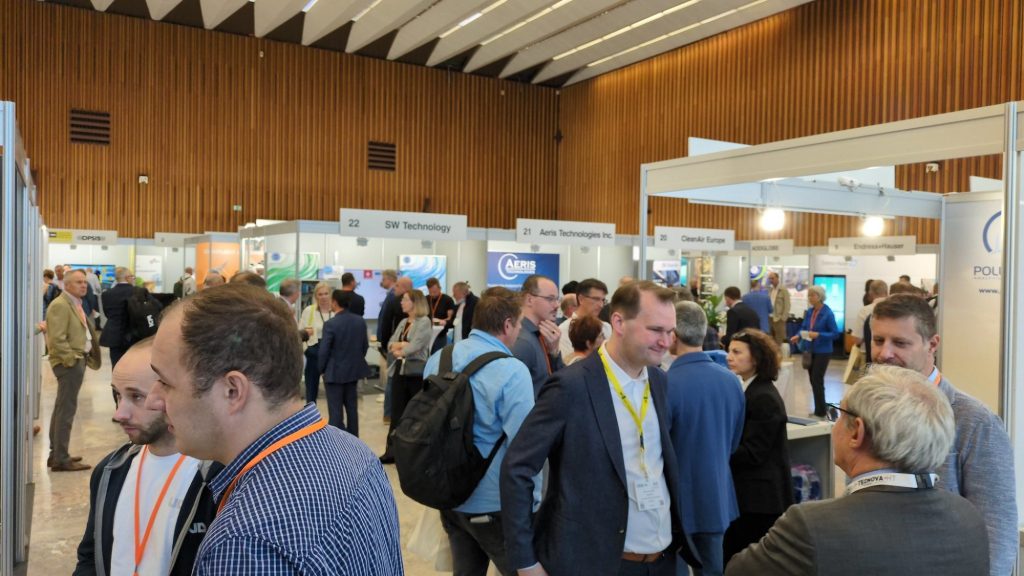 cem2025_exhibition_floor_wide